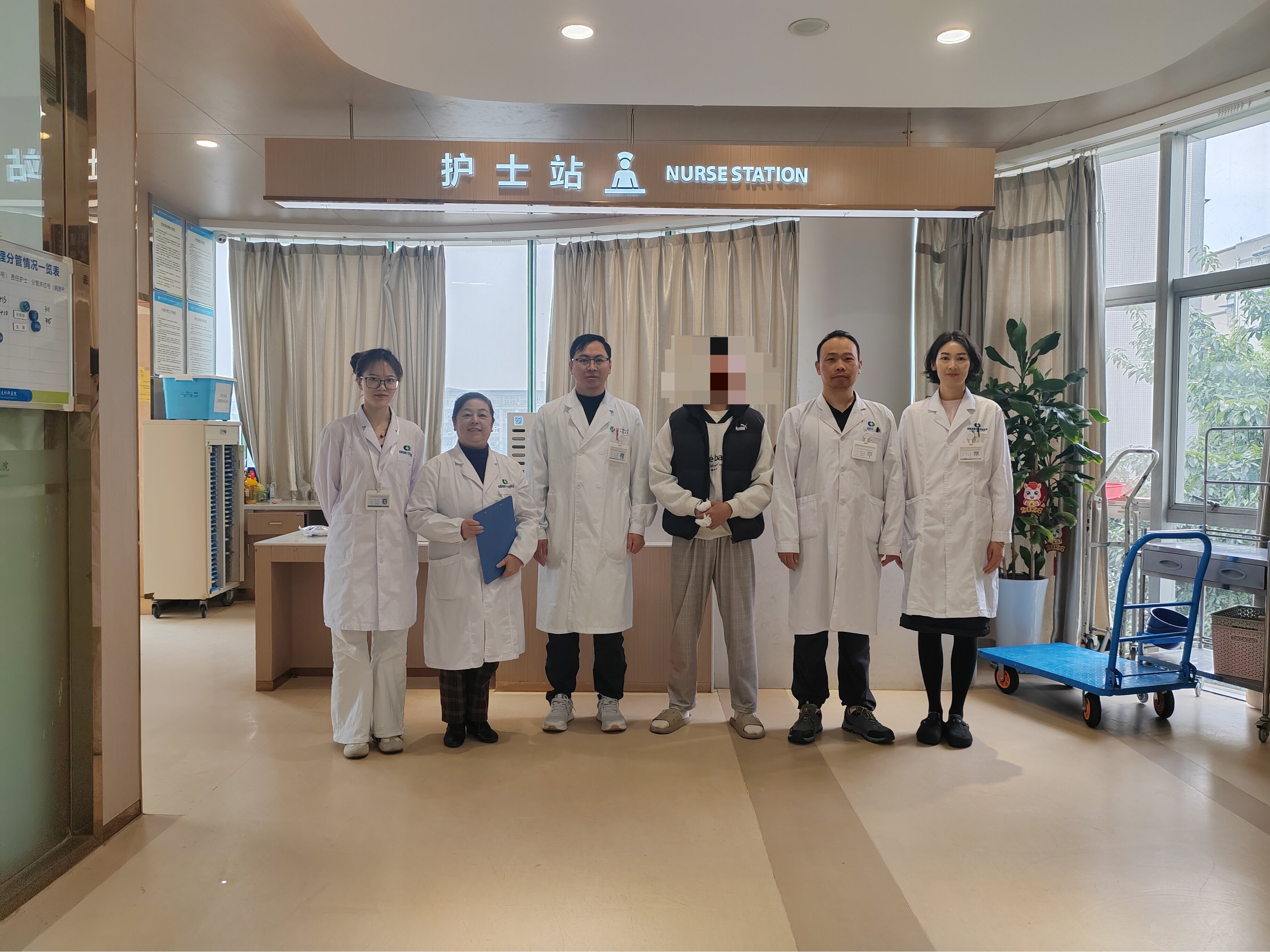 【不忘初心】警察/ 军人 / 残障人士费用减免！成都显微手足外科医院用实际行动守护特殊群体健康！